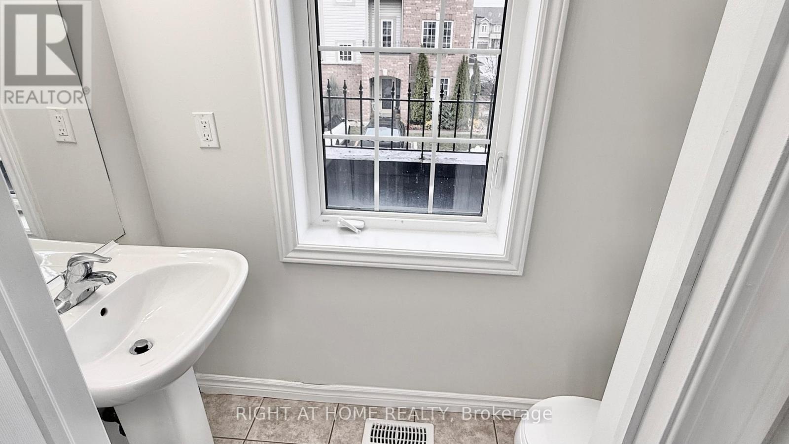 87 Mayland Trail, Hamilton, Ontario  L8J 0G4 - Photo 11 - X12830674