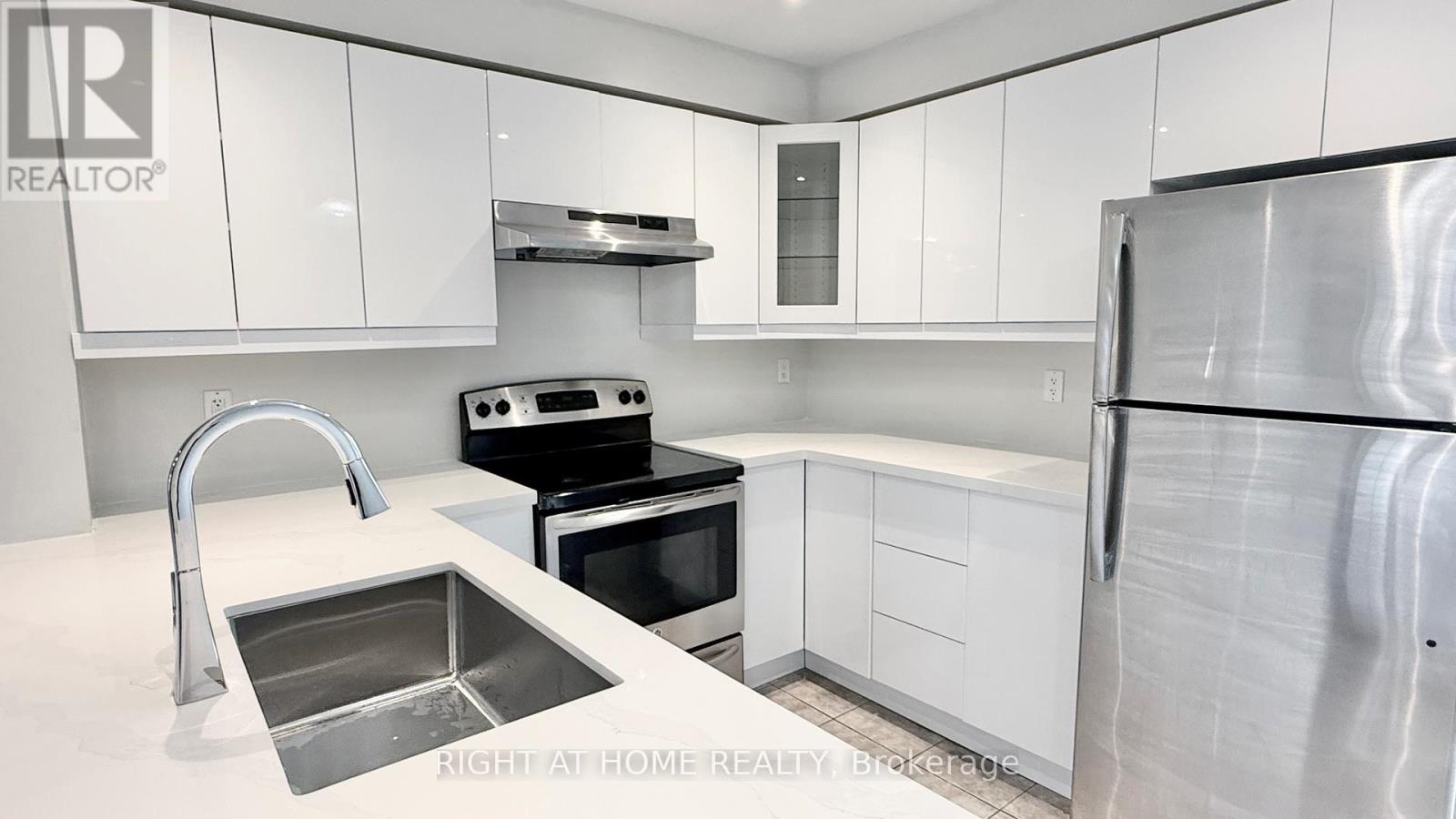 87 Mayland Trail, Hamilton, Ontario  L8J 0G4 - Photo 2 - X12830674