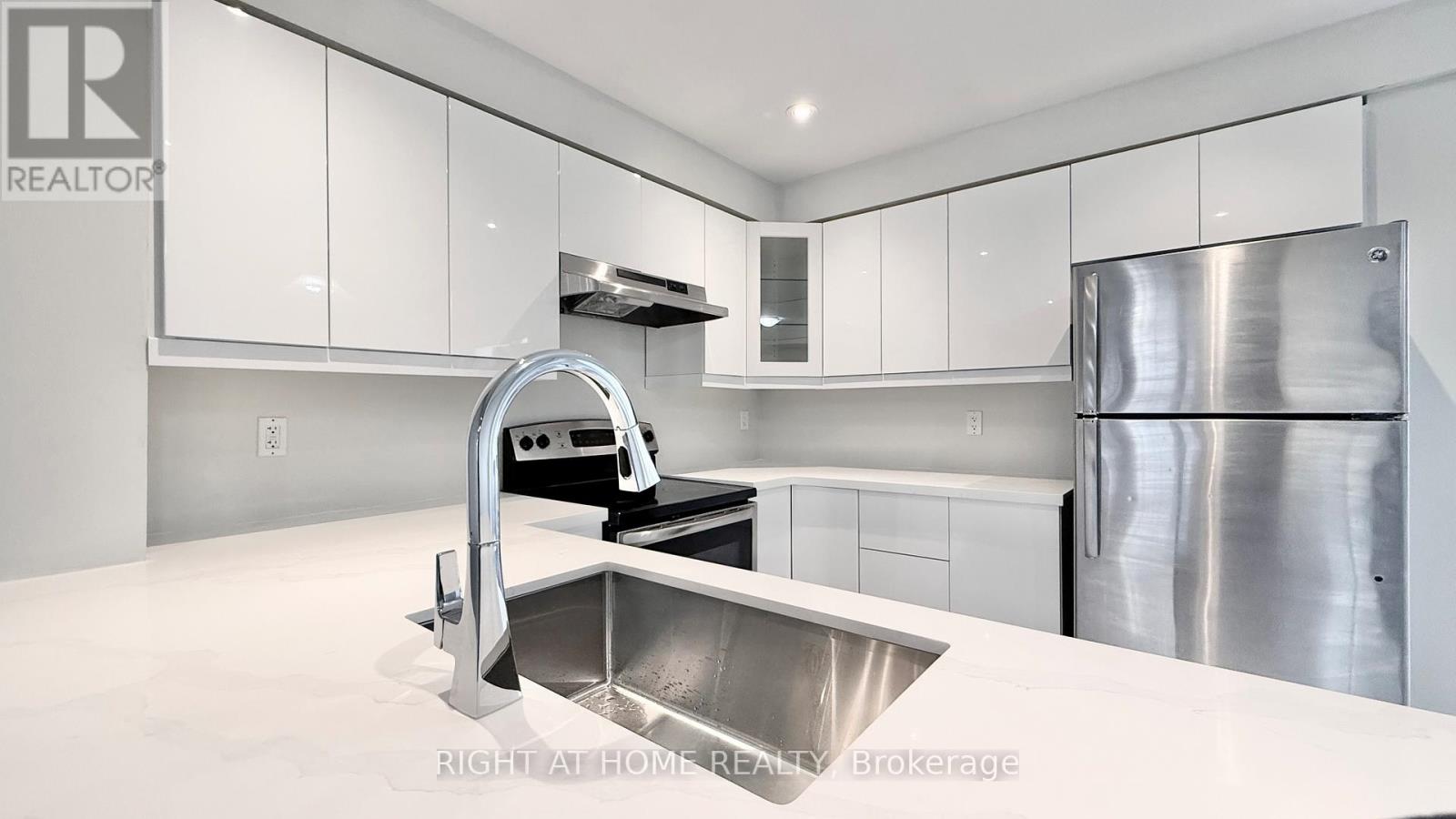 87 Mayland Trail, Hamilton, Ontario  L8J 0G4 - Photo 4 - X12830674