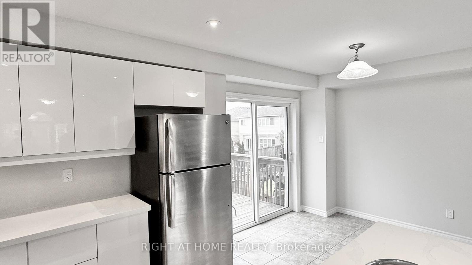 87 Mayland Trail, Hamilton, Ontario  L8J 0G4 - Photo 5 - X12830674