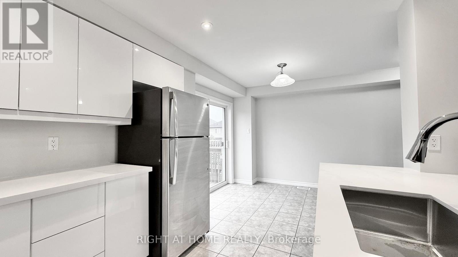 87 Mayland Trail, Hamilton, Ontario  L8J 0G4 - Photo 6 - X12830674