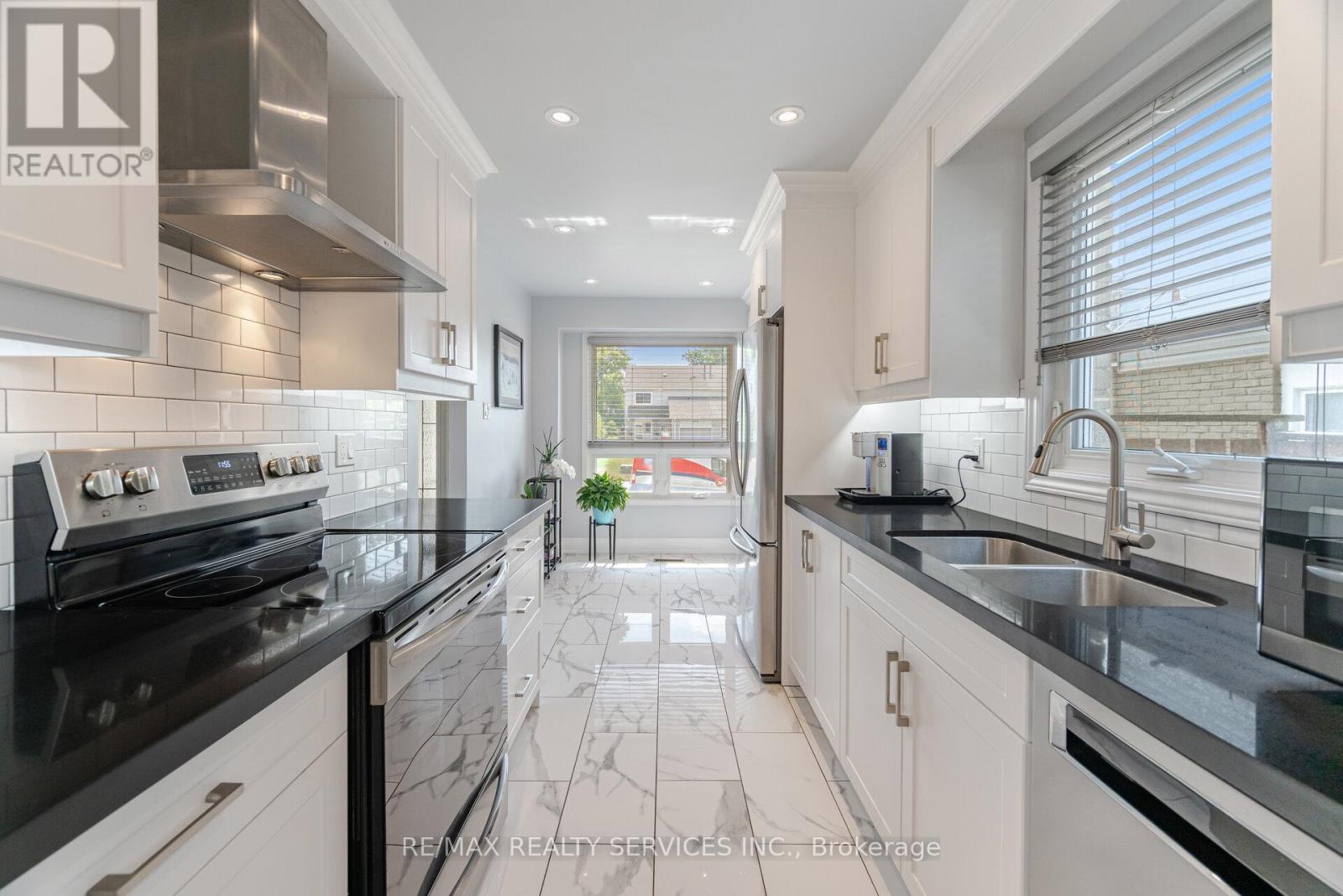 12 Sparklett Crescent, Brampton, Ontario  L6Z 1M8 - Photo 17 - W12830696