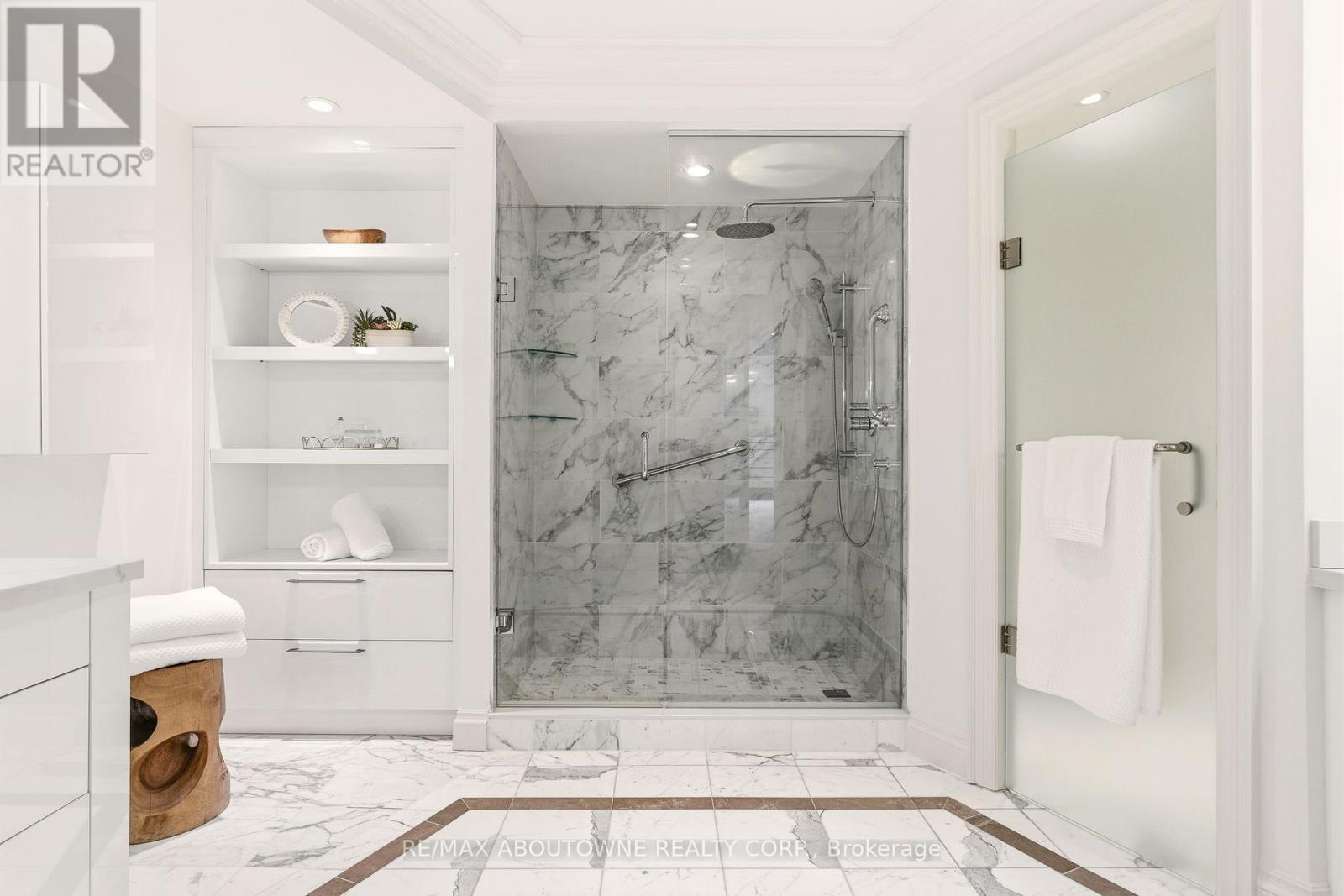 401 - 111 Forsythe Street, Oakville, Ontario  L6K 3J9 - Photo 11 - W12830702