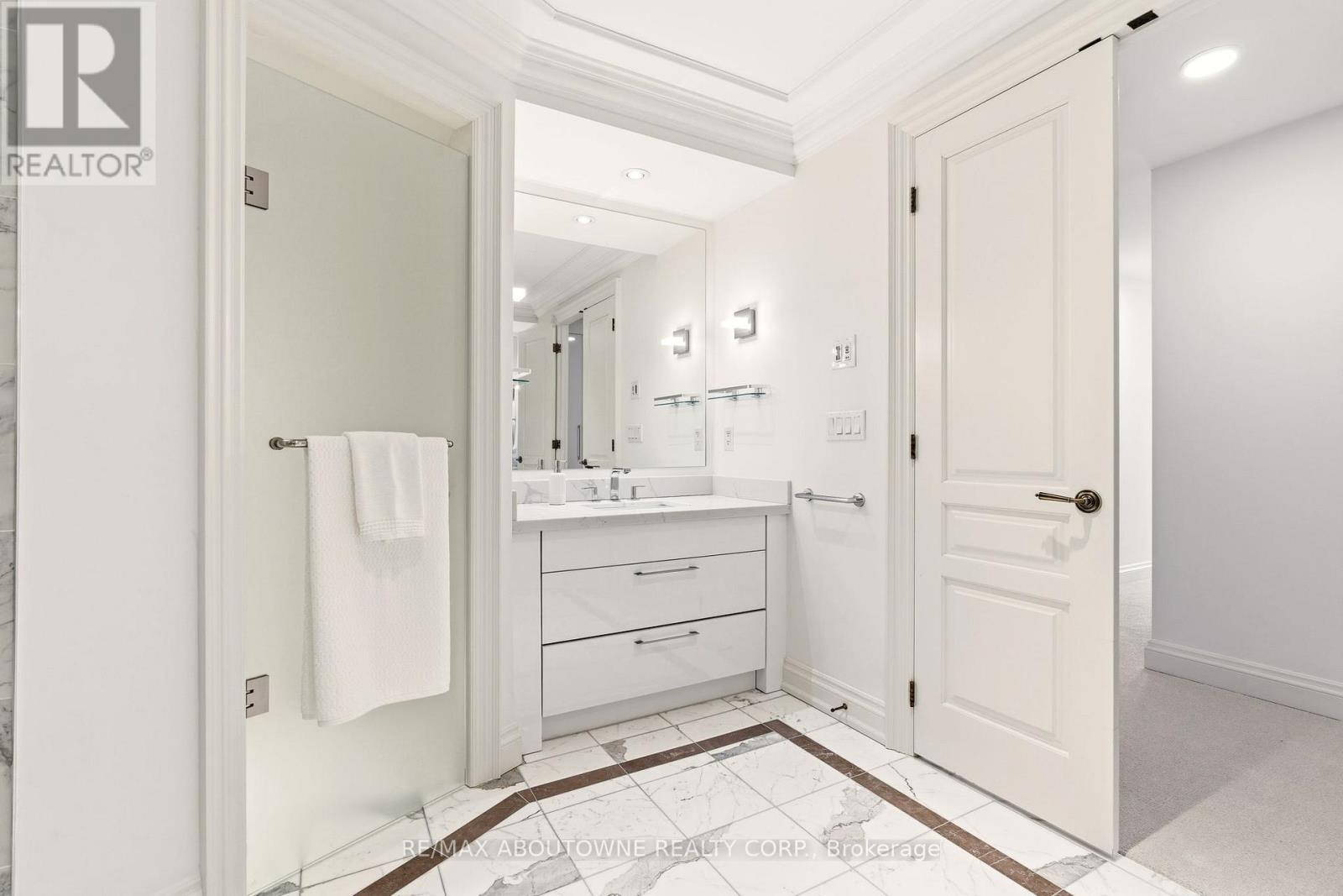 401 - 111 Forsythe Street, Oakville, Ontario  L6K 3J9 - Photo 13 - W12830702