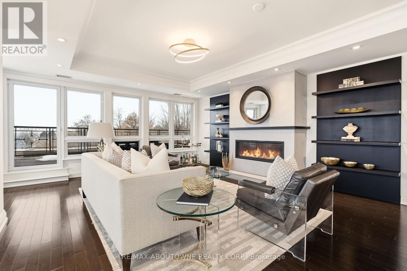 401 - 111 Forsythe Street, Oakville, Ontario  L6K 3J9 - Photo 4 - W12830702