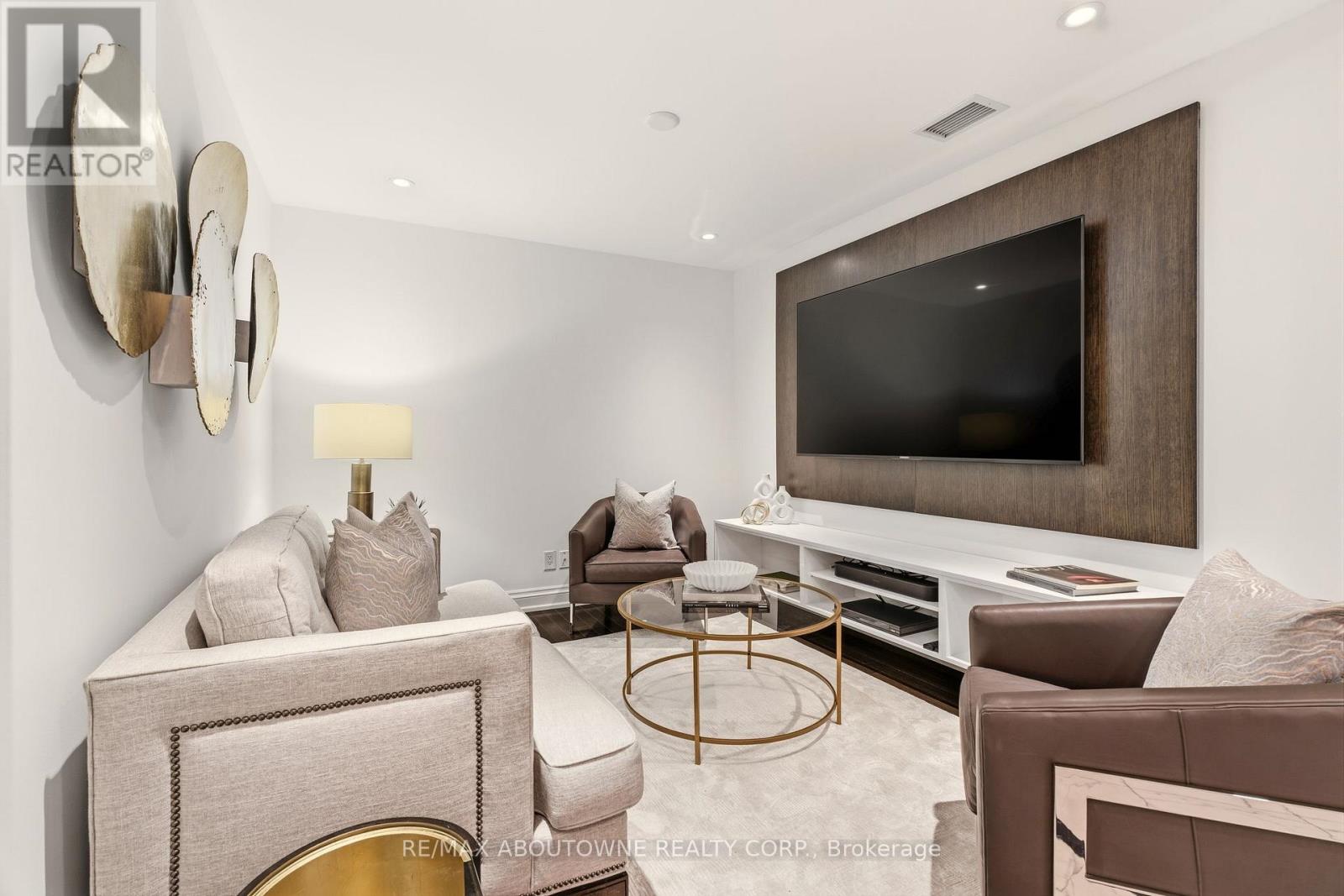 401 - 111 Forsythe Street, Oakville, Ontario  L6K 3J9 - Photo 7 - W12830702