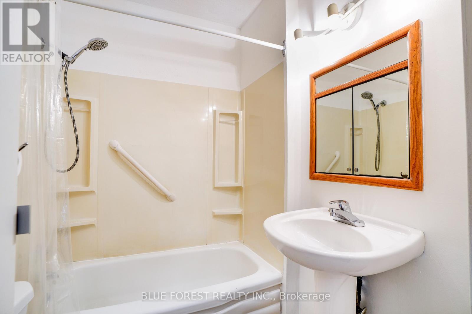 22557 Queens Line, West Elgin, Ontario  N0L 2C0 - Photo 19 - X12830722