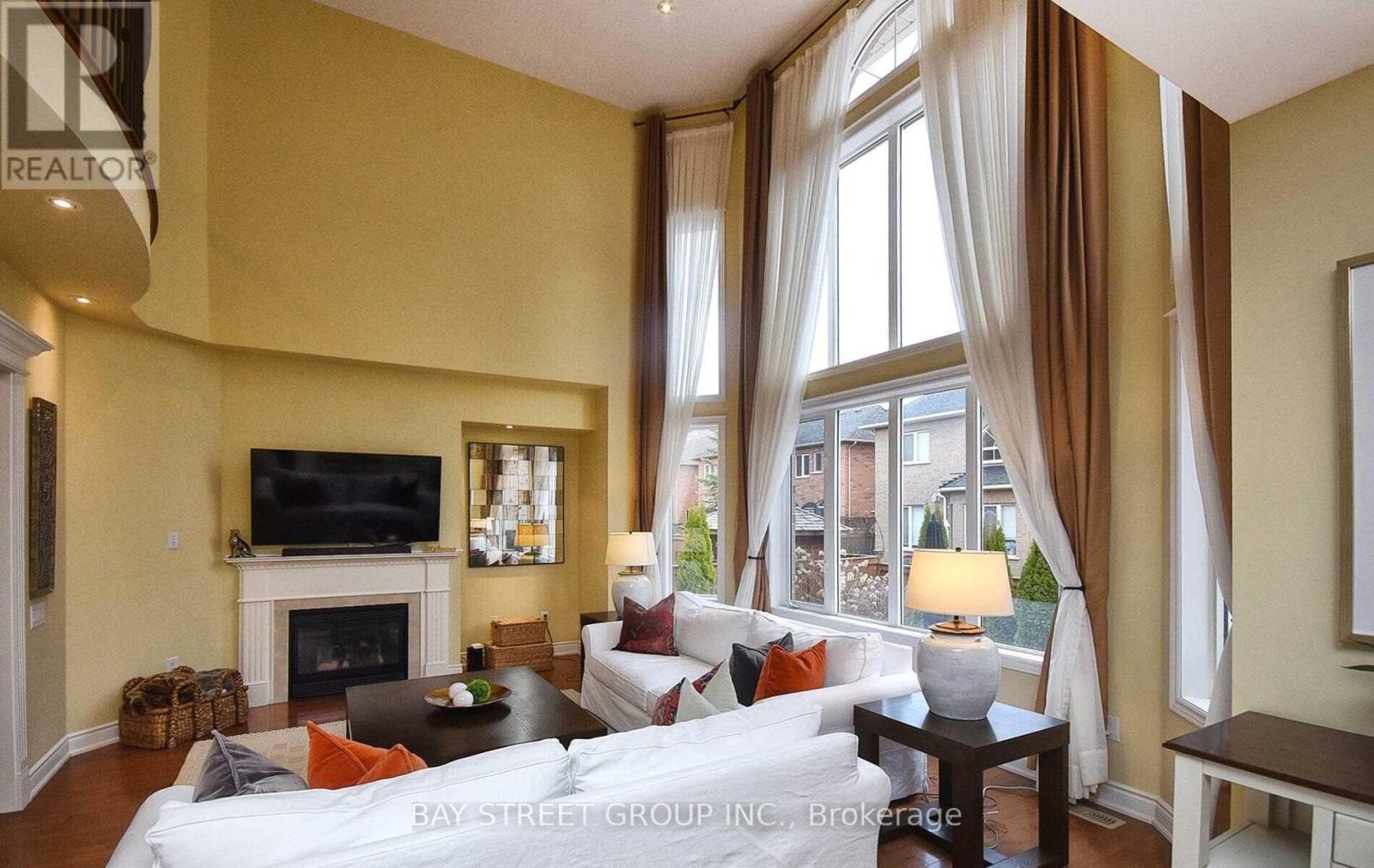 336 Turning Leaf Road, Oakville, Ontario  L6L 6W7 - Photo 2 - W12830732