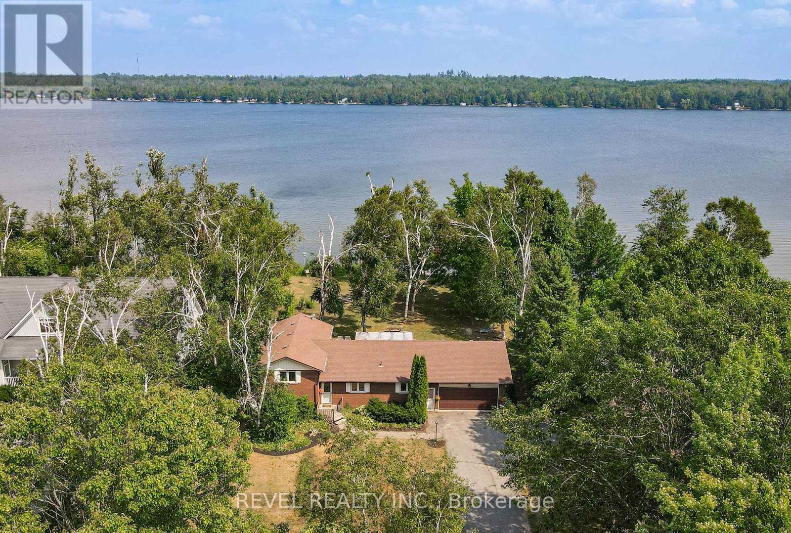 126 PINEWOOD BOULEVARD, Kawartha Lakes, Ontario