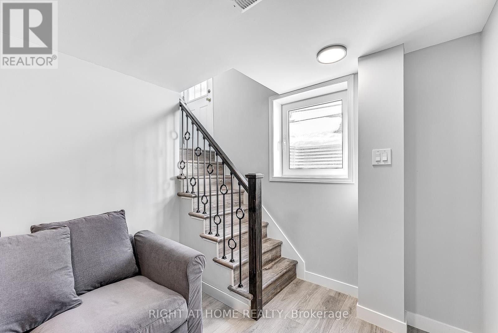 B - 902 Kenzie Street, Ottawa, Ontario  K1Z 6E4 - Photo 2 - X12830786