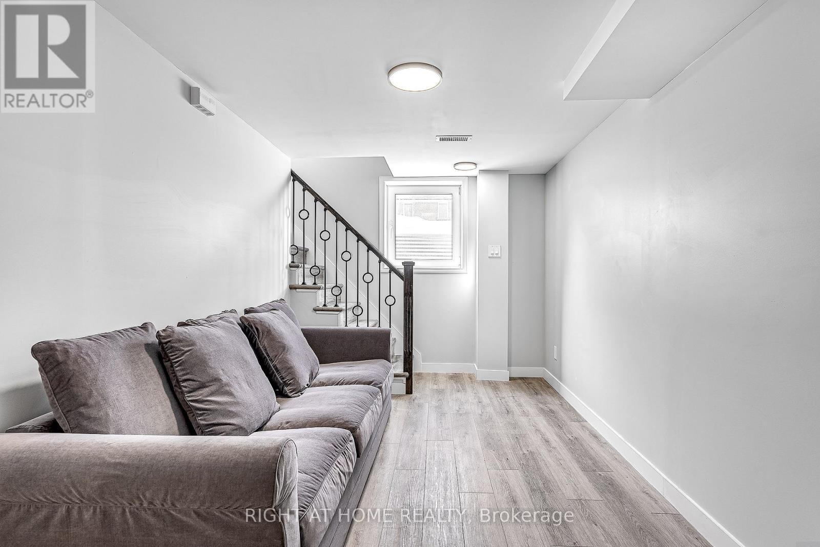 B - 902 Kenzie Street, Ottawa, Ontario  K1Z 6E4 - Photo 3 - X12830786