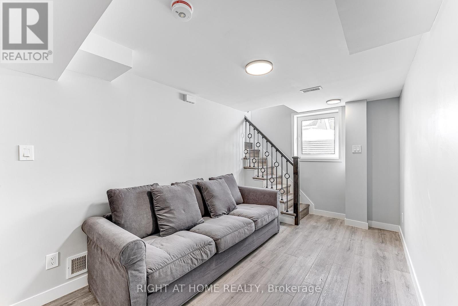 B - 902 Kenzie Street, Ottawa, Ontario  K1Z 6E4 - Photo 4 - X12830786