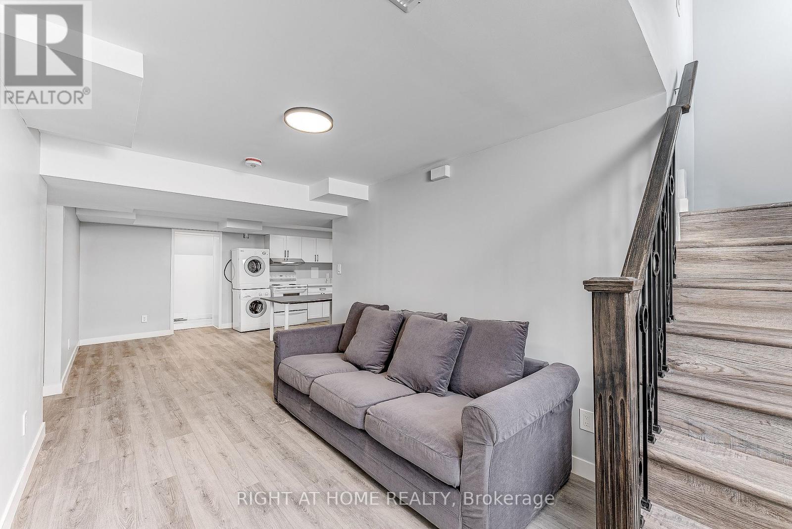 B - 902 Kenzie Street, Ottawa, Ontario  K1Z 6E4 - Photo 5 - X12830786