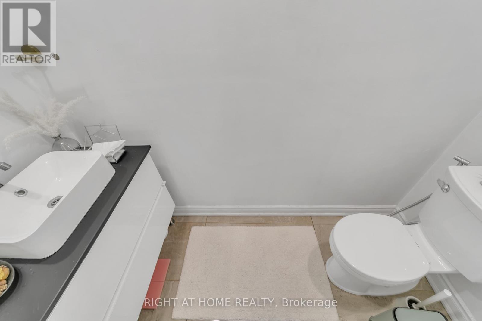 22 Hamilton Drive, Newmarket, Ontario  L3Y 3E8 - Photo 10 - N12830756