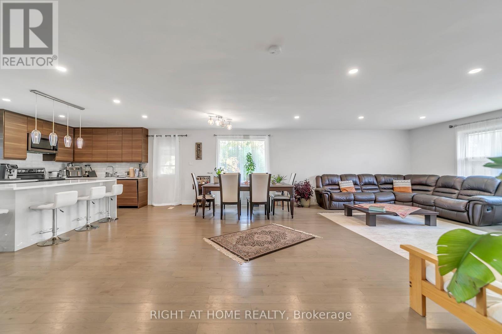 22 Hamilton Drive, Newmarket, Ontario  L3Y 3E8 - Photo 12 - N12830756