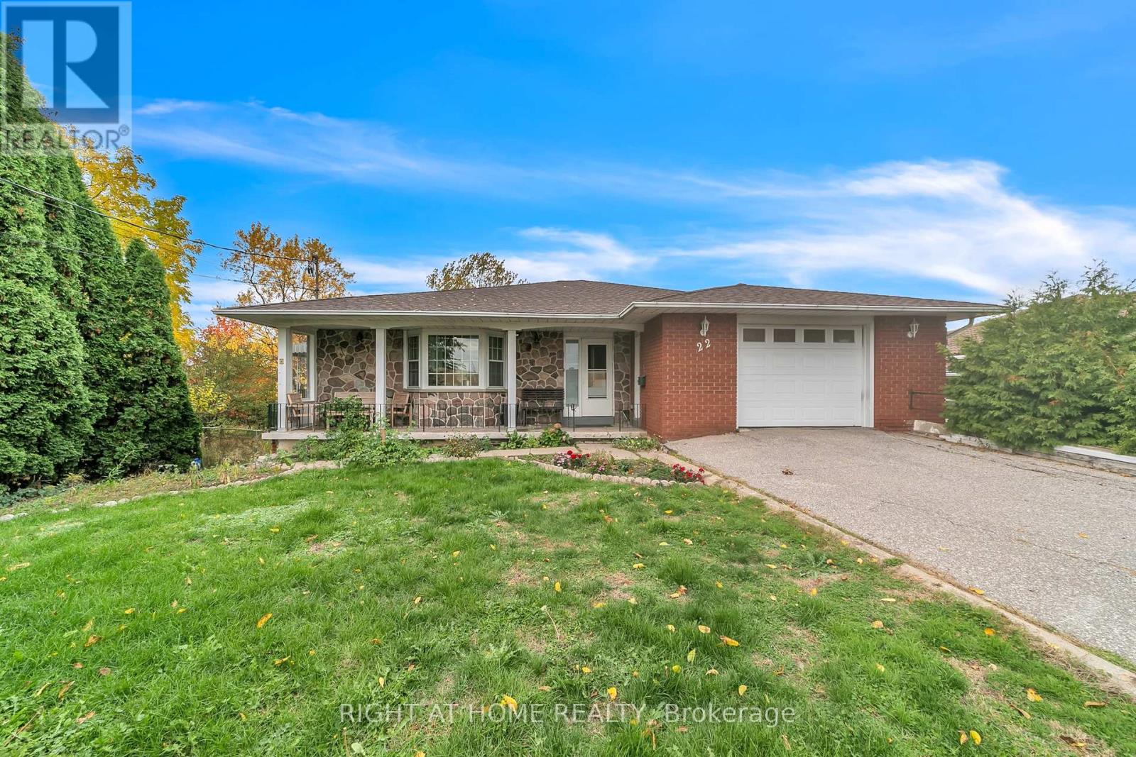 22 Hamilton Drive, Newmarket, Ontario  L3Y 3E8 - Photo 2 - N12830756