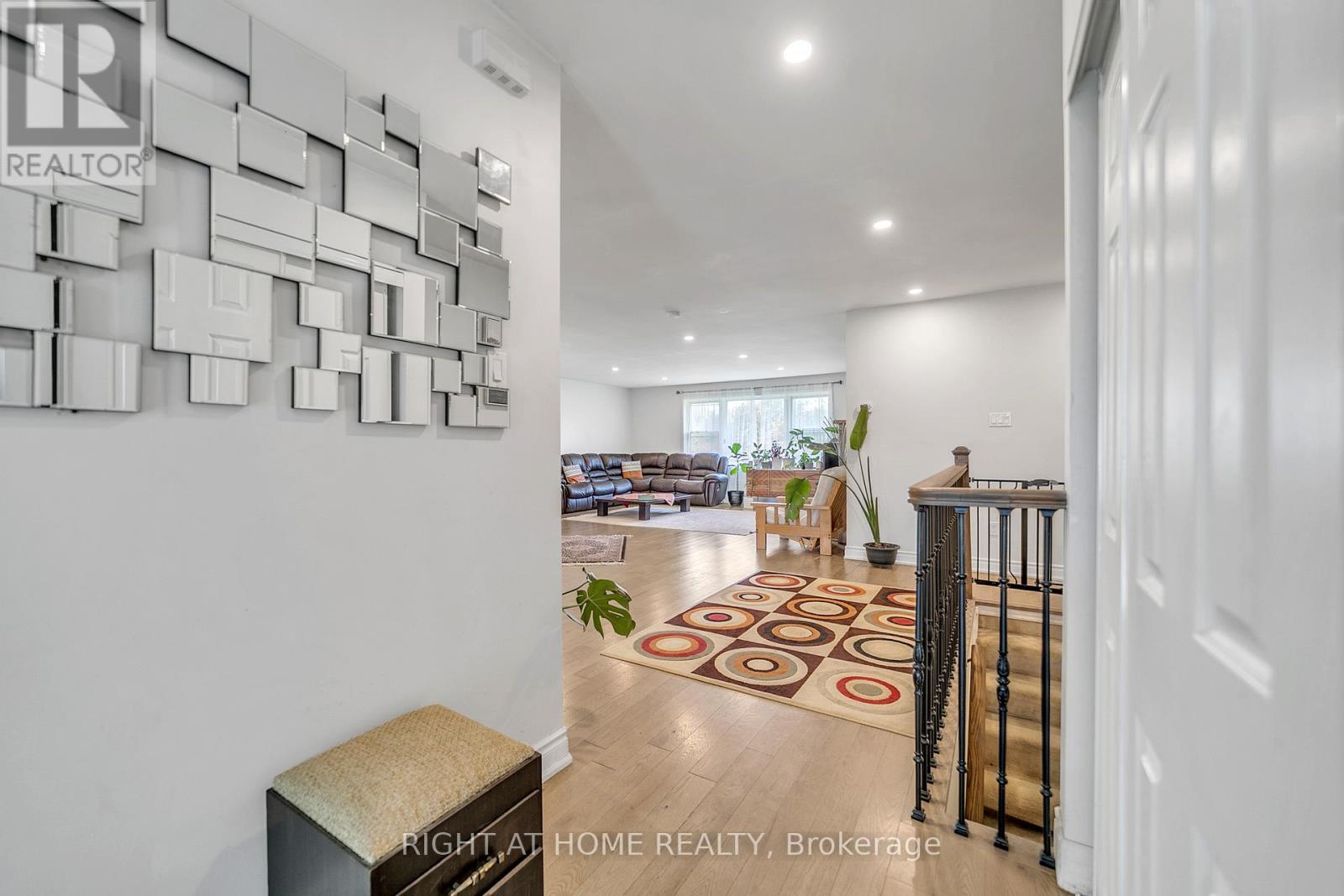 22 Hamilton Drive, Newmarket, Ontario  L3Y 3E8 - Photo 8 - N12830756