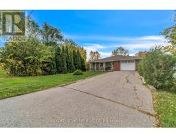 22 HAMILTON DRIVE, Newmarket, Ontario