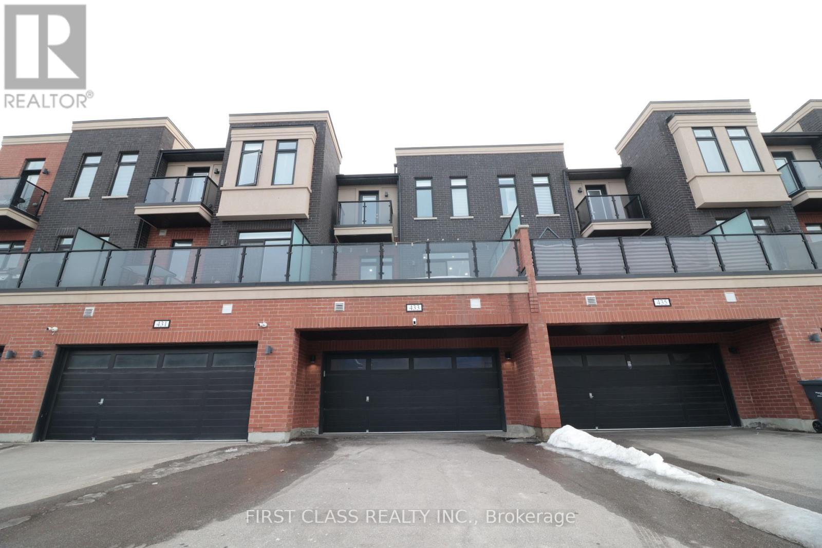 433 Veterans Drive, Brampton, Ontario  L7A 4Z1 - Photo 2 - W12830760