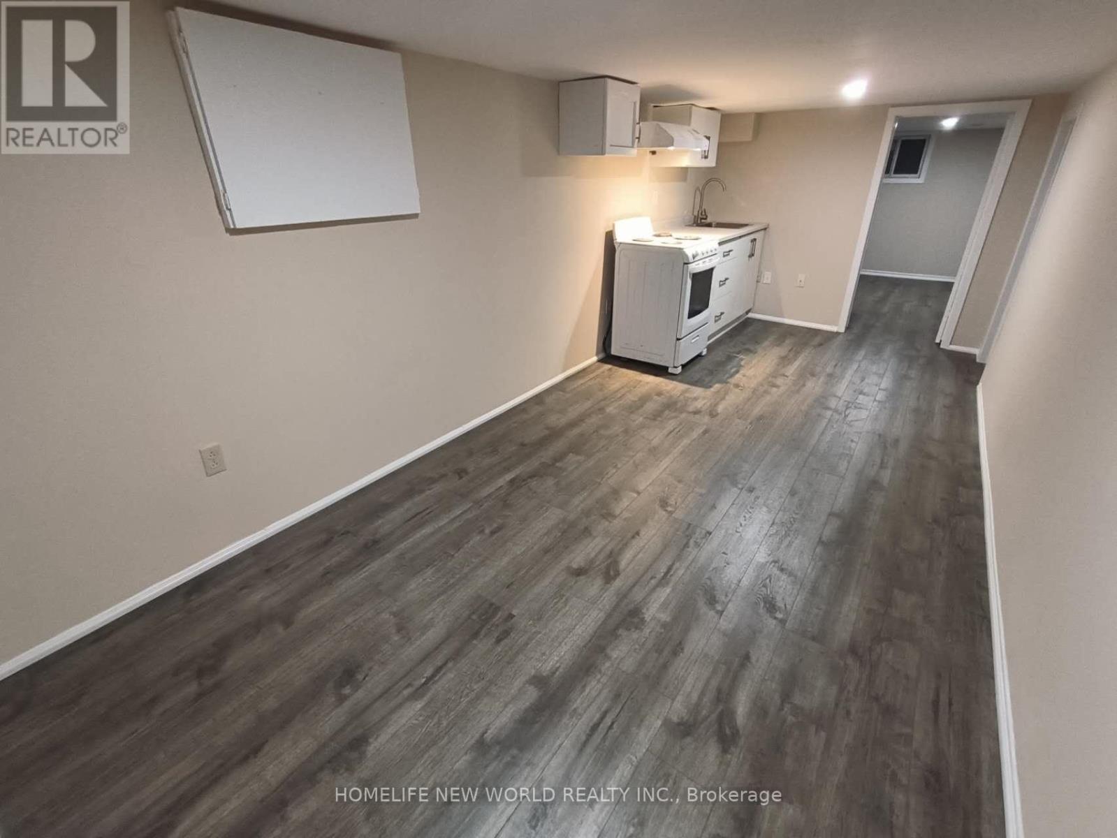 55 Chamberlain B1 Avenue, Toronto, Ontario  M6E 4J9 - Photo 3 - W12830766