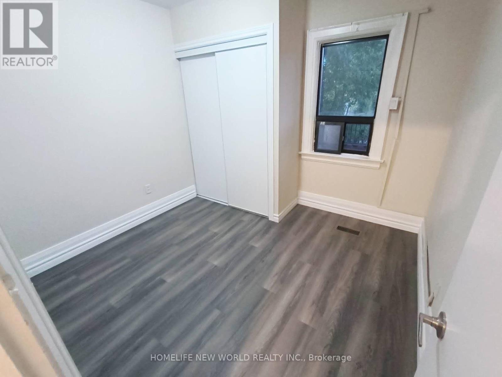 55 Chamberlain U2 Avenue, Toronto, Ontario  M6E 4J9 - Photo 2 - W12830768