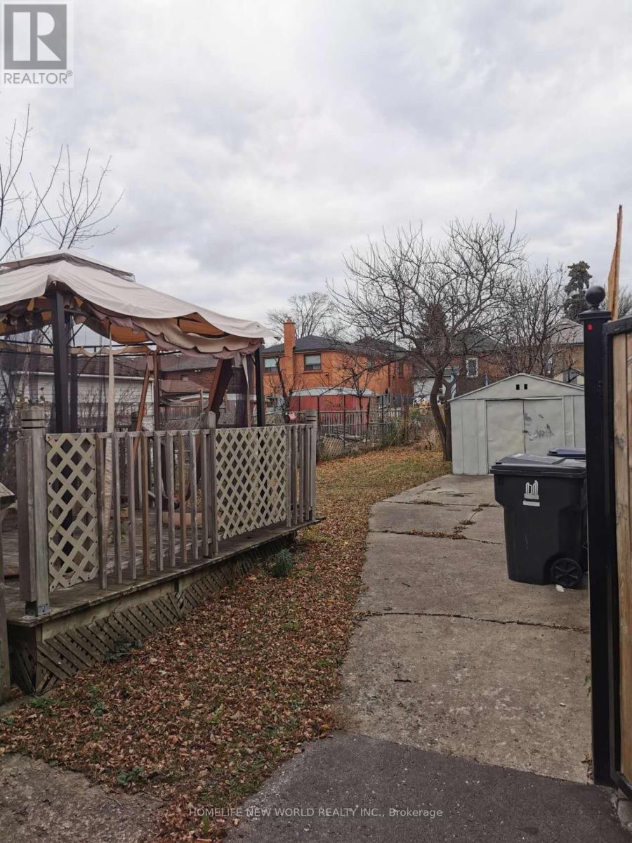 55 Chamberlain U2 Avenue, Toronto, Ontario  M6E 4J9 - Photo 6 - W12830768