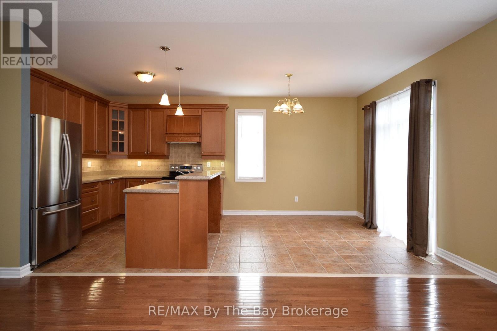 33 Tanager Crescent, Wasaga Beach, Ontario  L9Z 0B2 - Photo 7 - S12830810