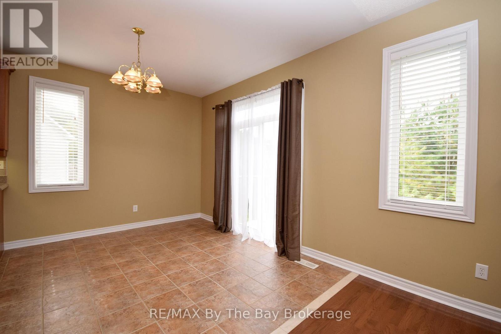 33 Tanager Crescent, Wasaga Beach, Ontario  L9Z 0B2 - Photo 8 - S12830810