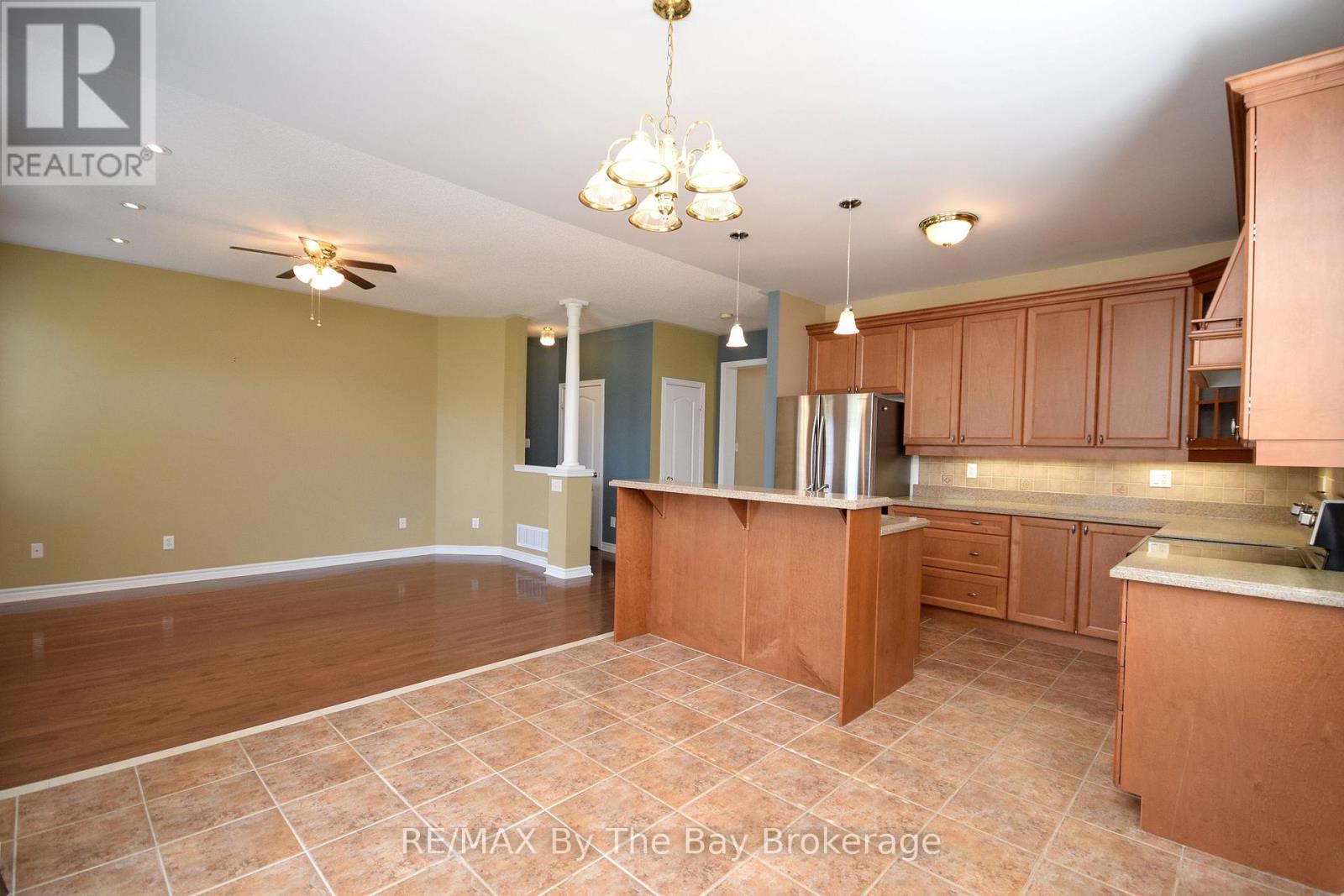 33 Tanager Crescent, Wasaga Beach, Ontario  L9Z 0B2 - Photo 9 - S12830810