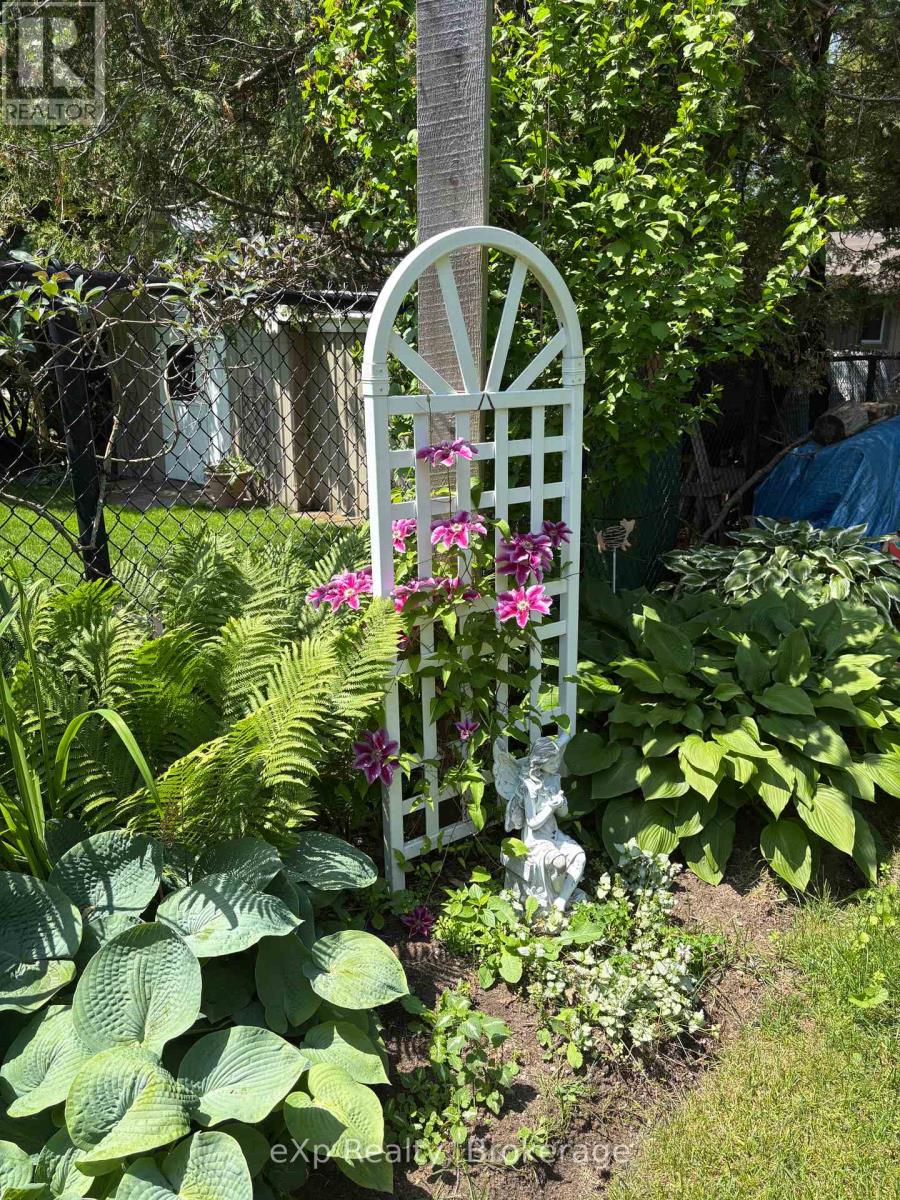 105 Menomini Road, Huron-Kinloss, Ontario  N2Z 2X3 - Photo 35 - X12830830