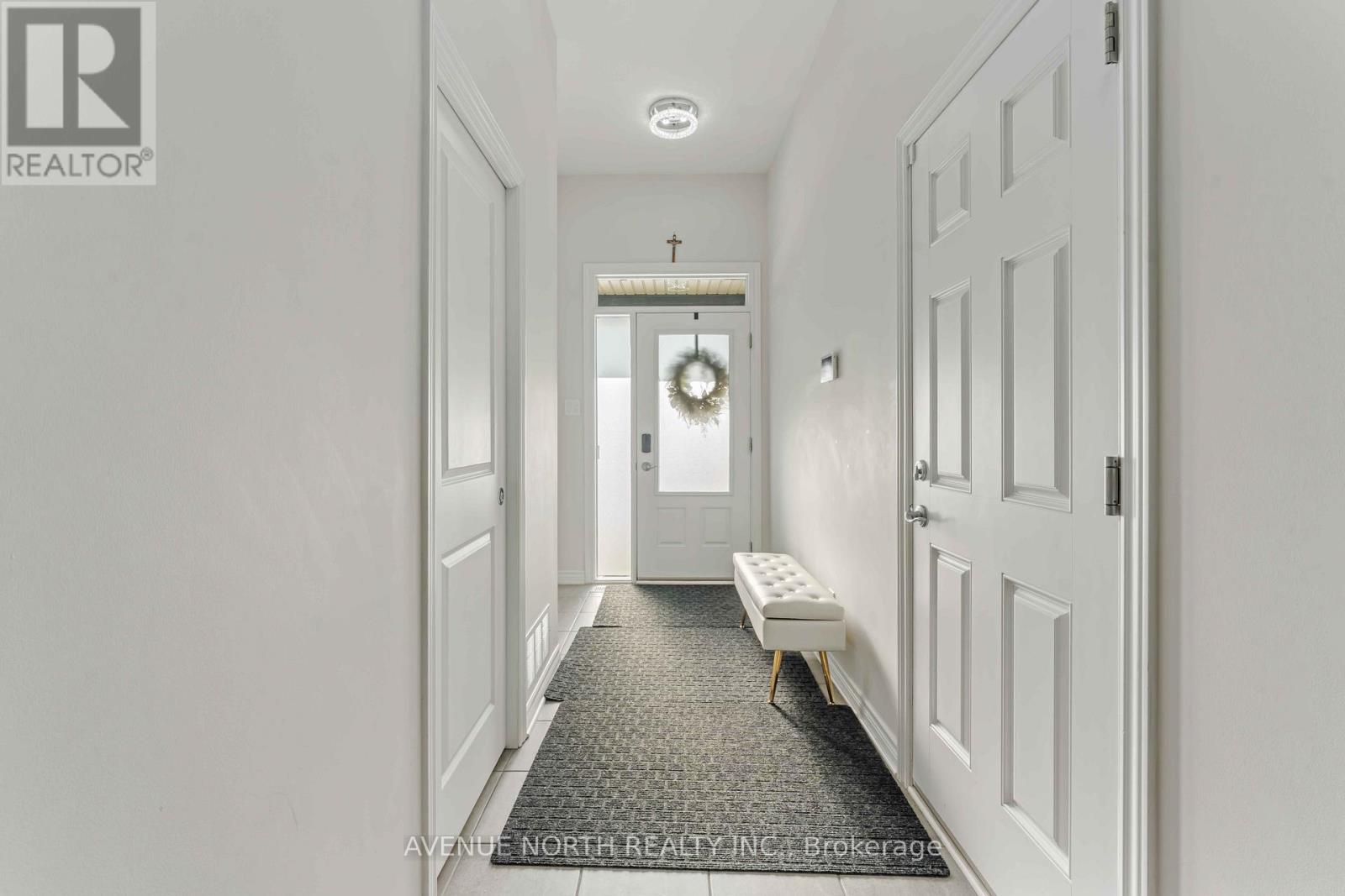 320 Grackle Street, Ottawa, Ontario  K1X 0G6 - Photo 2 - X12830814