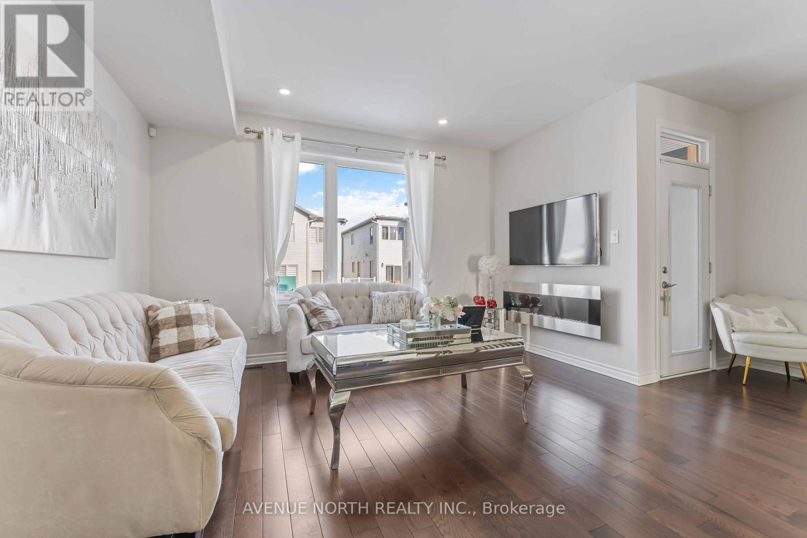 320 Grackle Street, Ottawa, Ontario  K1X 0G6 - Photo 5 - X12830814