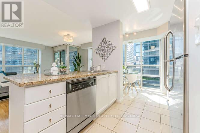 706 - 30 Grand Trunk Crescent, Toronto, Ontario M5J 3A4 - Photo 9 - C12830802