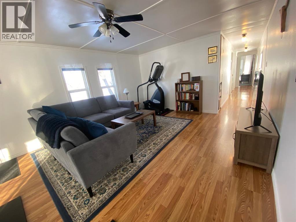 220 1 Avenue Se, Youngstown, Alberta  T0J 3P0 - Photo 10 - A2288617