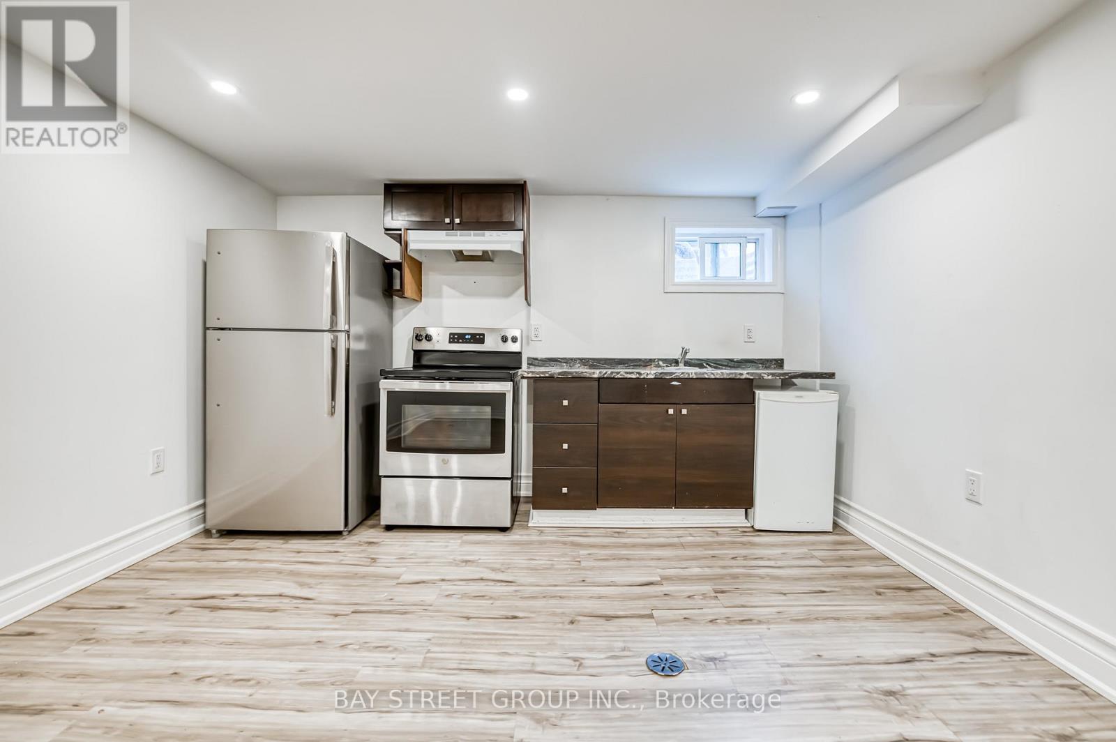 Bsmt - 99 Cherrywood Drive, Newmarket (Bristol-London), Ontario  L3Y 2X6 - Photo 9 - N12830824