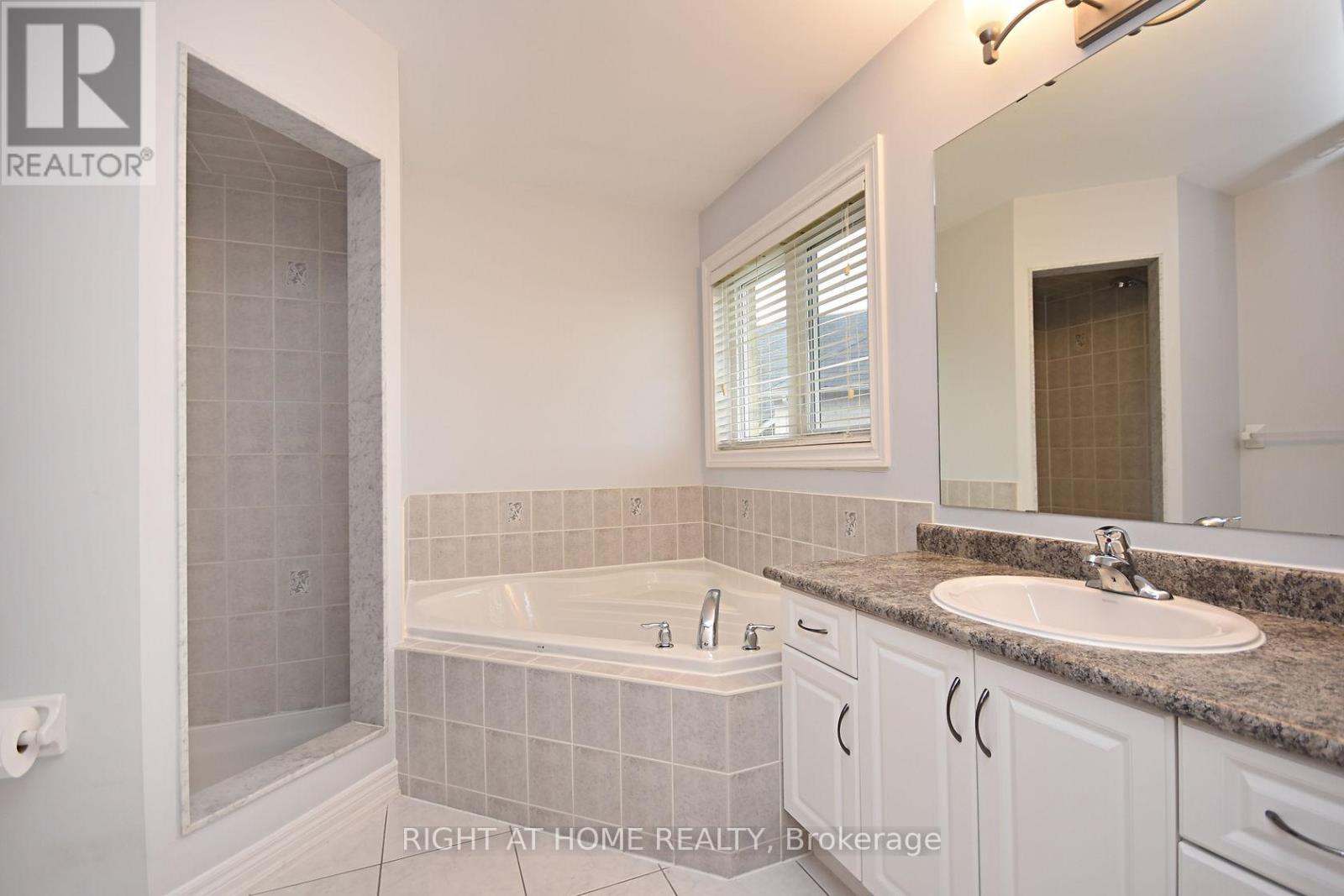 6612 Blackheath Ridge, Mississauga, Ontario  L5W 1Z7 - Photo 11 - W12830822