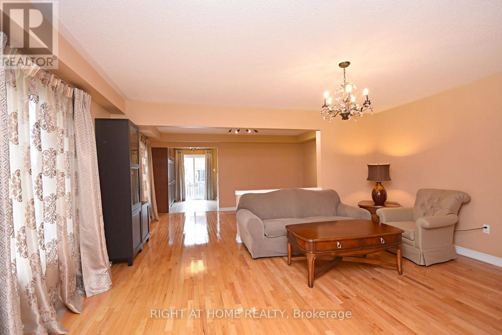 6612 Blackheath Ridge, Mississauga, Ontario  L5W 1Z7 - Photo 3 - W12830822