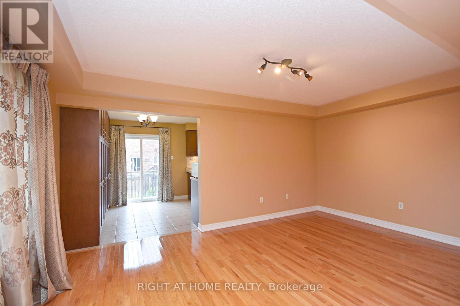 6612 Blackheath Ridge, Mississauga, Ontario  L5W 1Z7 - Photo 5 - W12830822