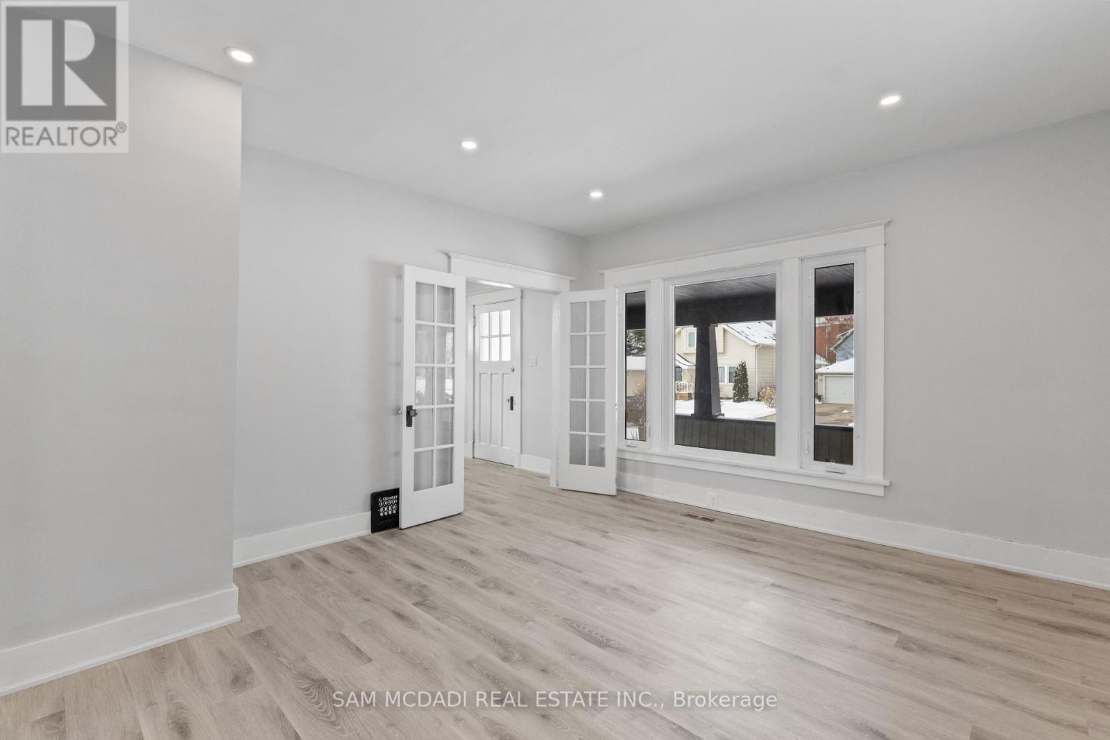 5810 Symmes Street, Niagara Falls, Ontario  L2G 2G3 - Photo 9 - X12830828