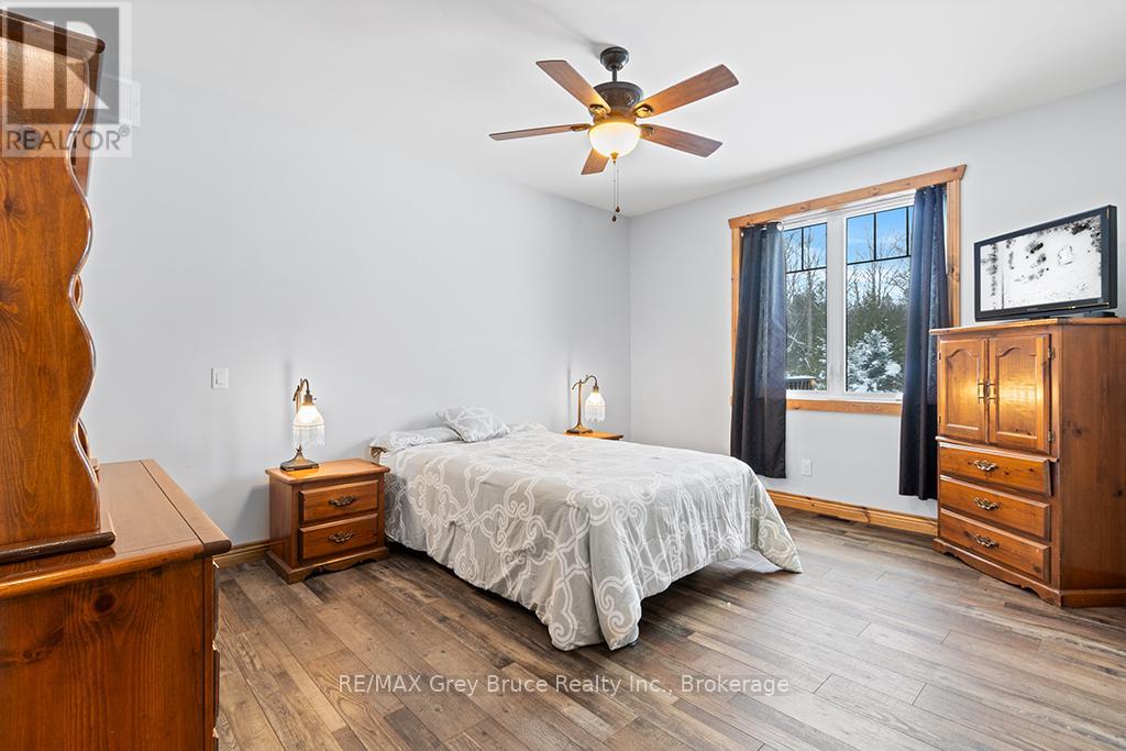 1379 West Road, Northern Bruce Peninsula, Ontario  N0H 1W0 - Photo 19 - X12526262