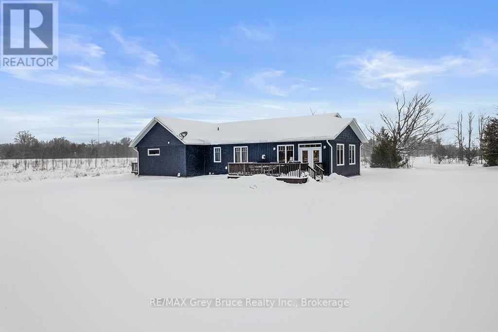 1379 West Road, Northern Bruce Peninsula, Ontario  N0H 1W0 - Photo 38 - X12526262