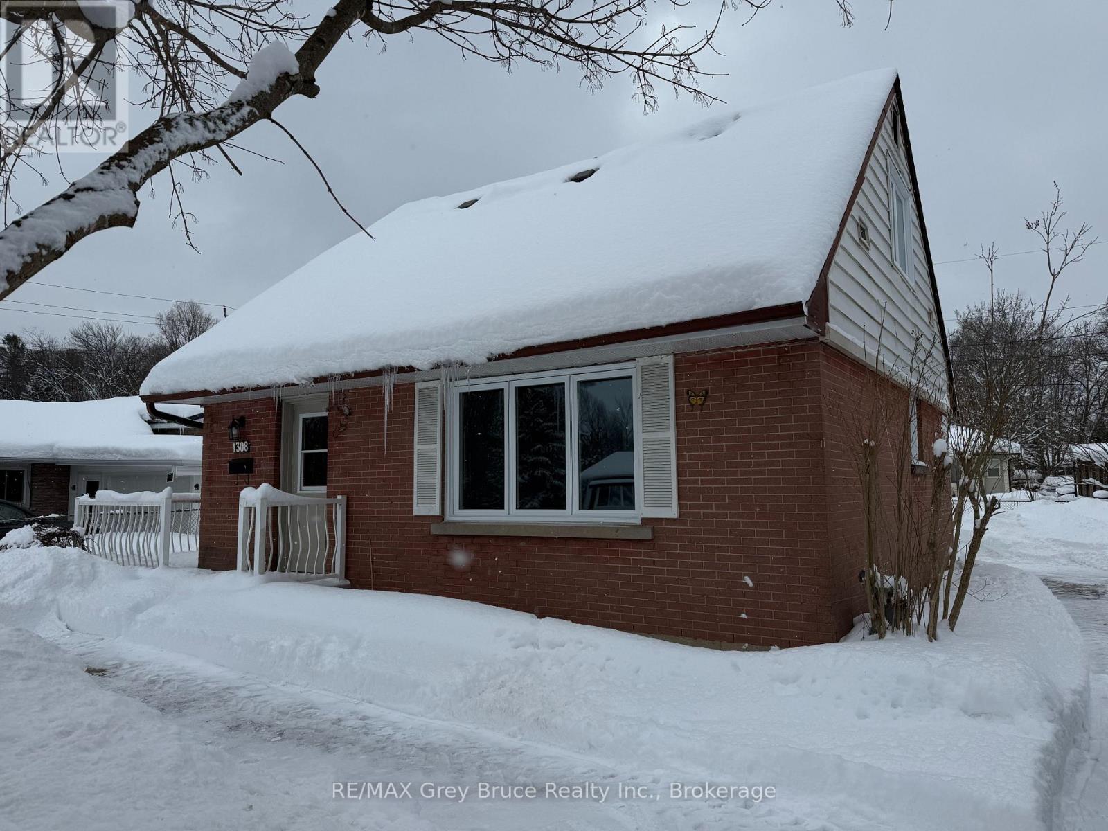 1308 7th A Avenue W, Owen Sound, Ontario N4K 5L9 - Photo 1 - X12830832