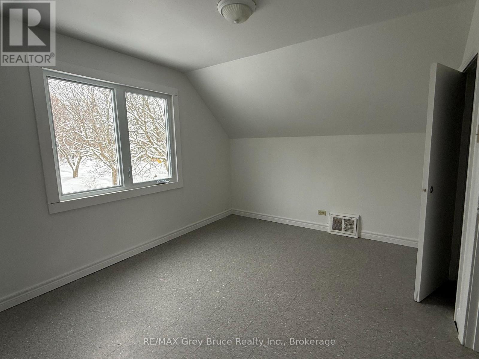 1308 7th A Avenue W, Owen Sound, Ontario N4K 5L9 - Photo 13 - X12830832