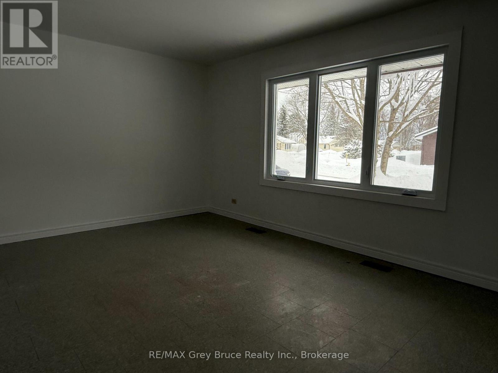 1308 7th A Avenue W, Owen Sound, Ontario N4K 5L9 - Photo 3 - X12830832