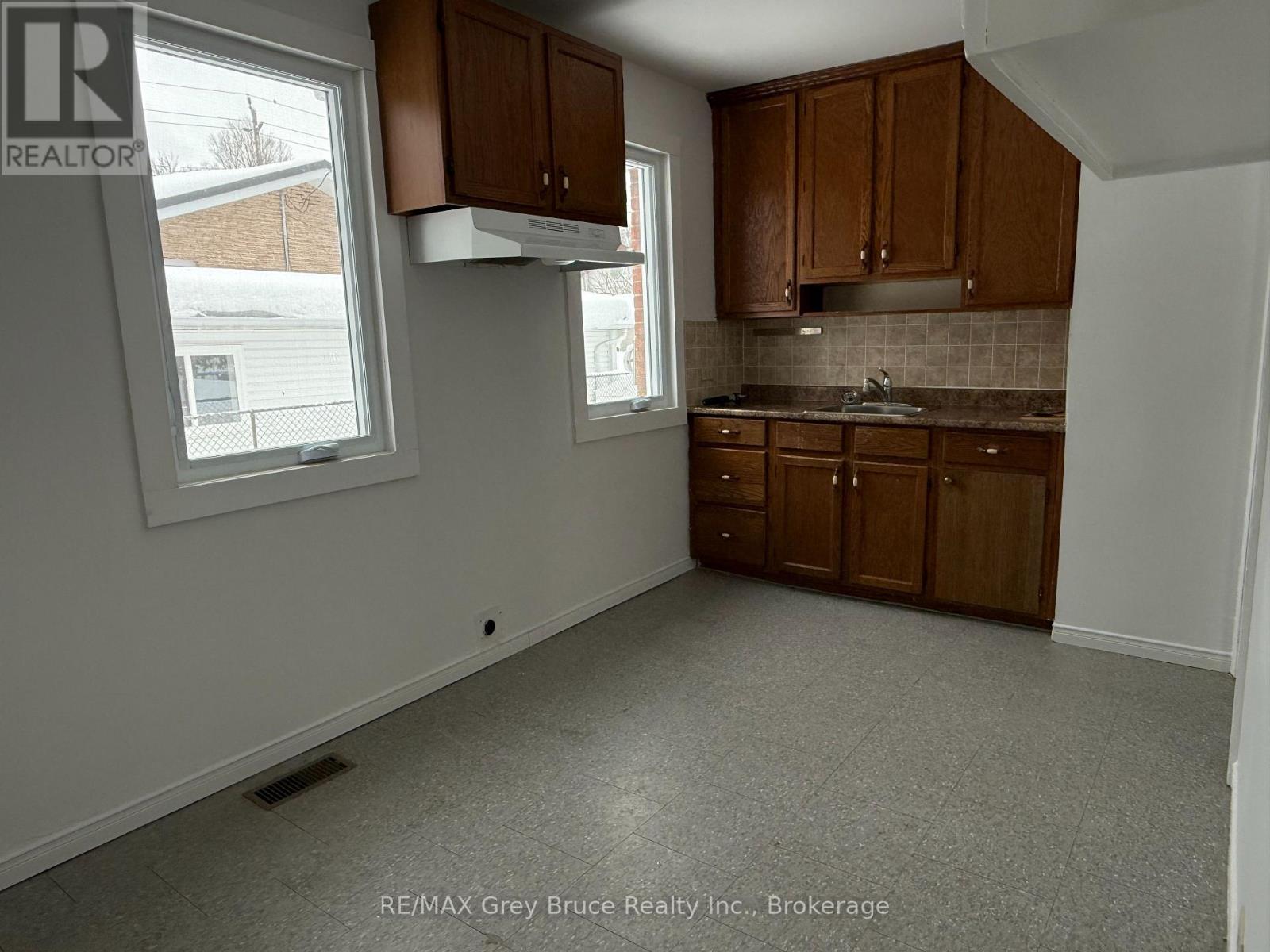 1308 7th A Avenue W, Owen Sound, Ontario N4K 5L9 - Photo 7 - X12830832