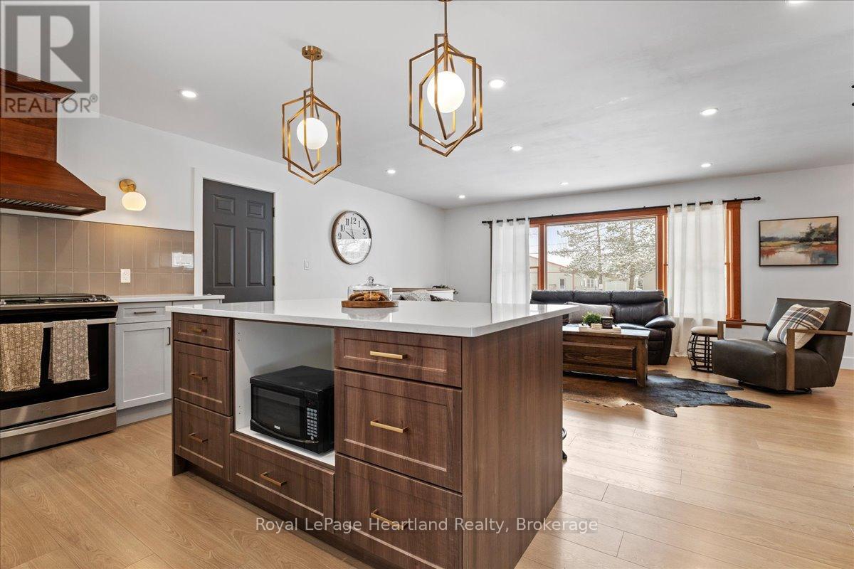 77 Chalk Street N, Huron East, Ontario  N0K 1W0 - Photo 9 - X12830850