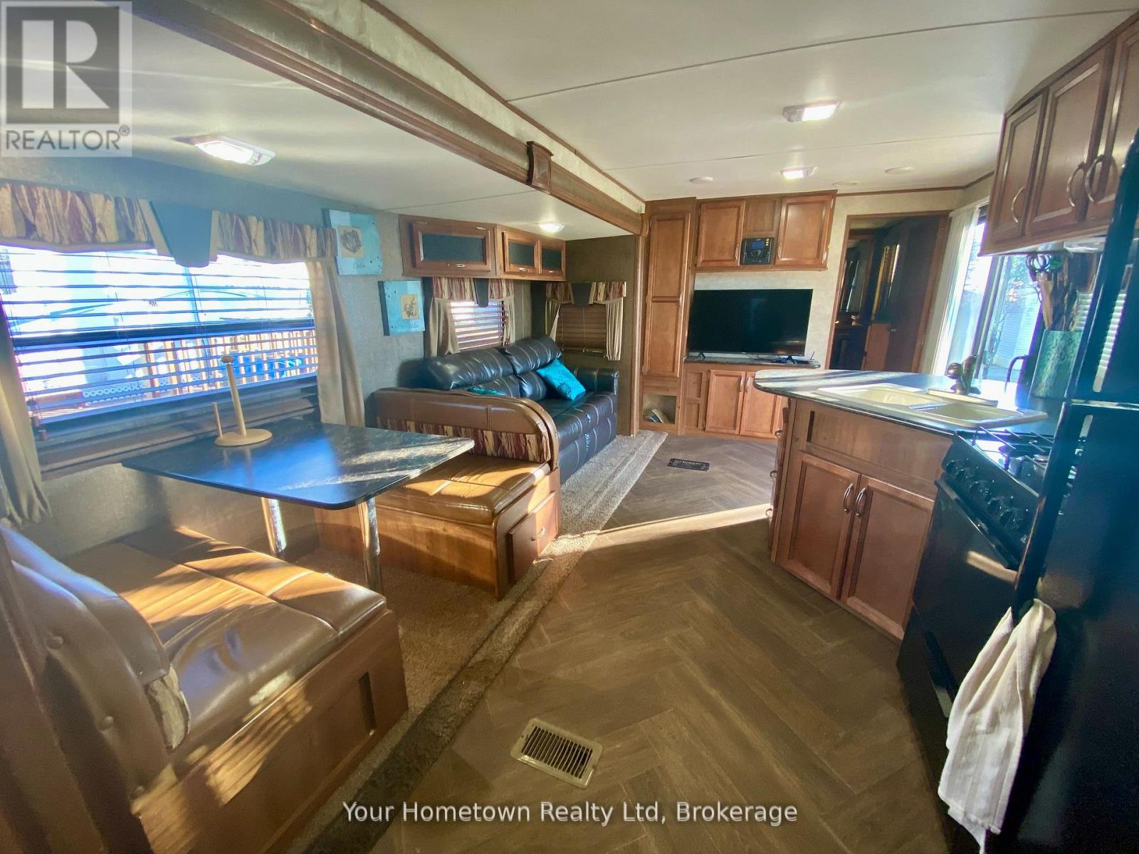 1647 Fir Place, Centre Wellington, Ontario  N1M 2W5 - Photo 4 - X12830896