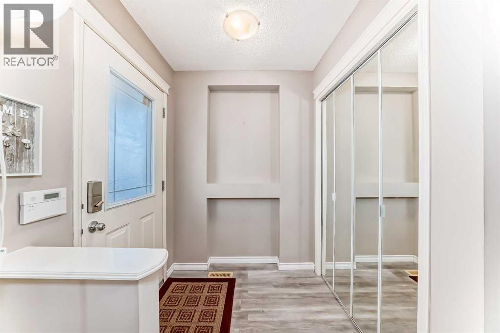 119 Evermeadow Avenue Sw, Calgary, Alberta  T2Y 5E5 - Photo 3 - A2288768