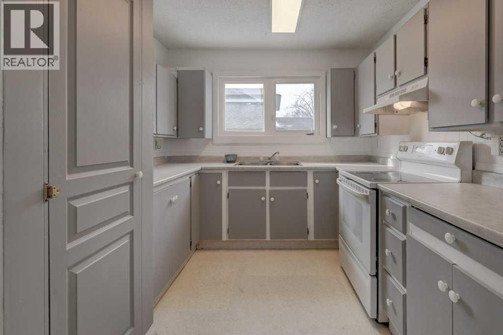 27 Castleglen Road Ne, Calgary, Alberta  T3J 1P2 - Photo 6 - A2289005