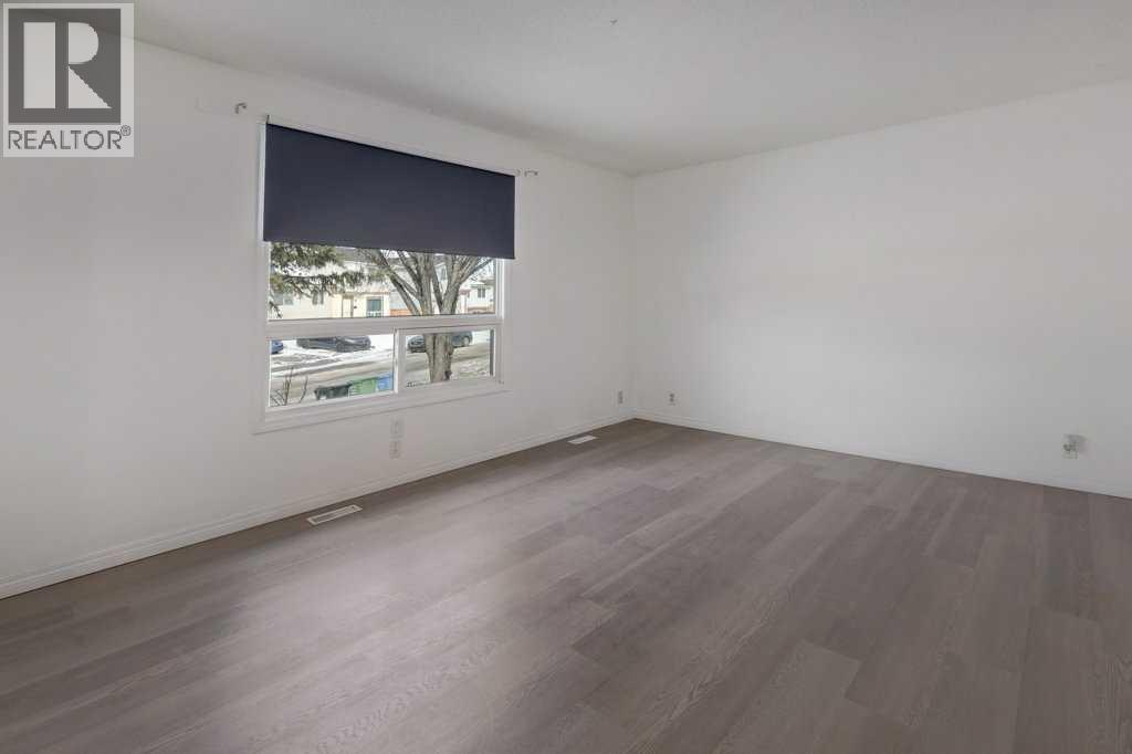 27 Castleglen Road Ne, Calgary, Alberta  T3J 1P2 - Photo 3 - A2289005